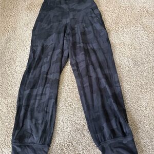 Lululemon Athletica Black joggers cropped